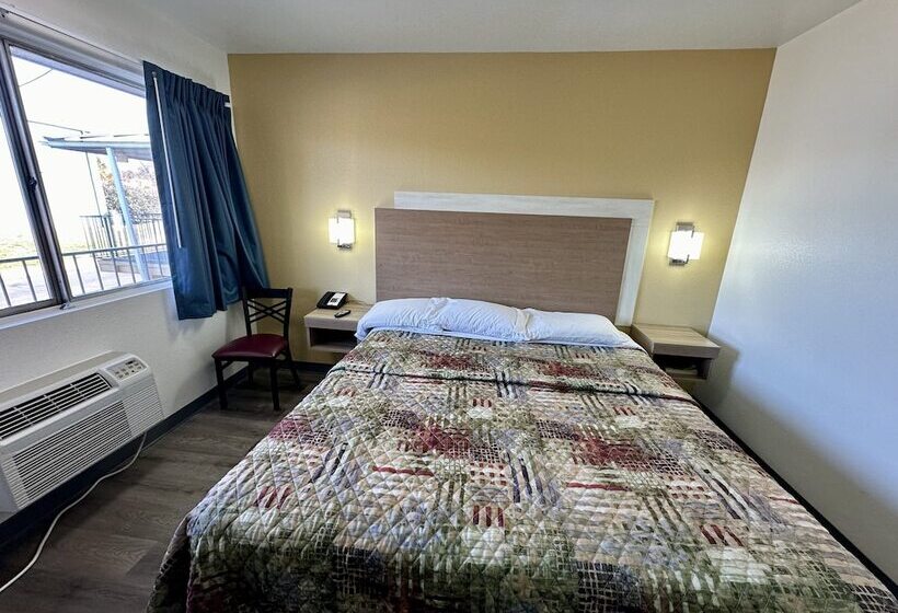 Номер Стандарт, Royal Inn And Suites Charlotte Airport