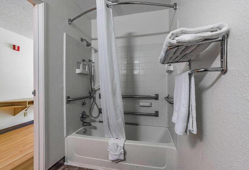 适合残疾人使用的标准间, Motel 6 Charlotte, Nc   University