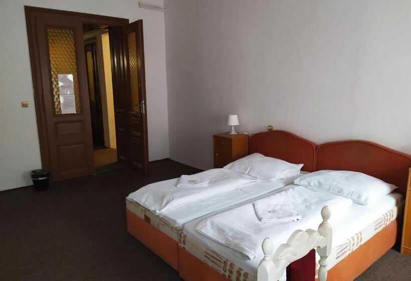 اتاق استاندارد با سرویس بهداشتی مشترک, Tourist Room Maria