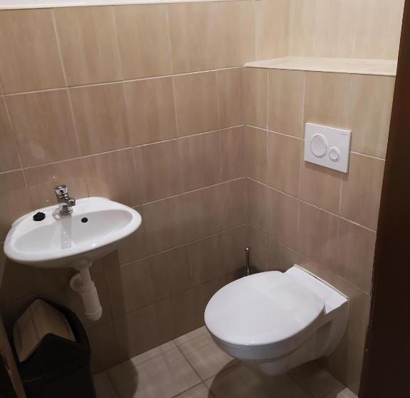 اتاق استاندارد سه تخته با سرویس بهداشتی مشترک, Tourist Room Maria