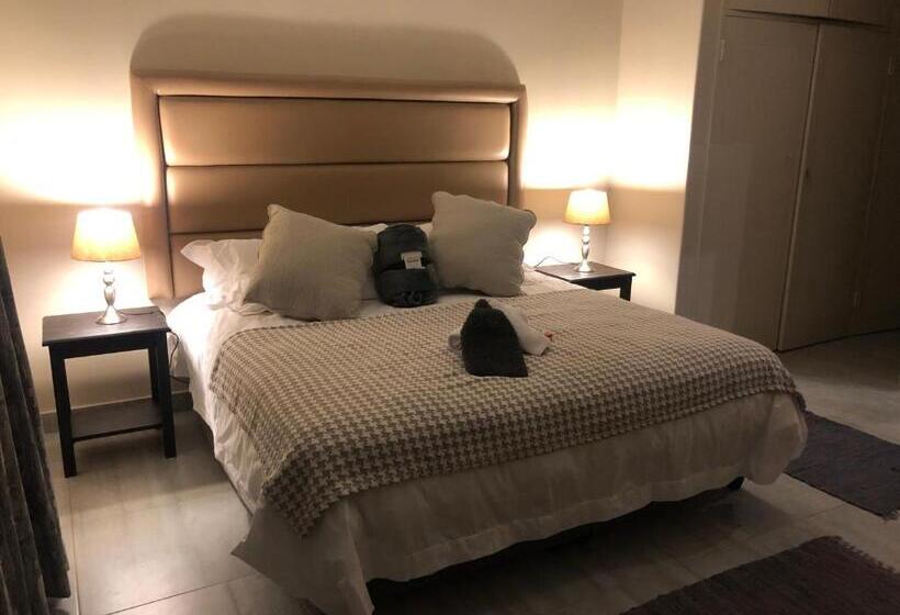 Семейный Номер, 8 On Acacia Guesthouse