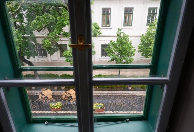 Habitación Estándar, Postel Hostel