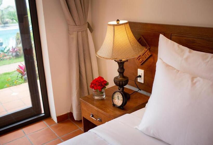 اتاق لوکس با چشم‌انداز استخر, Bai Dinh Garden Resort & Spa