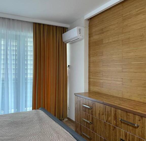 اتاق لوکس با بالکن, Coast Batumi Apart