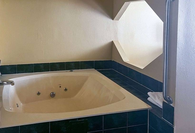 Люкс, Clarion Hotel & Suites