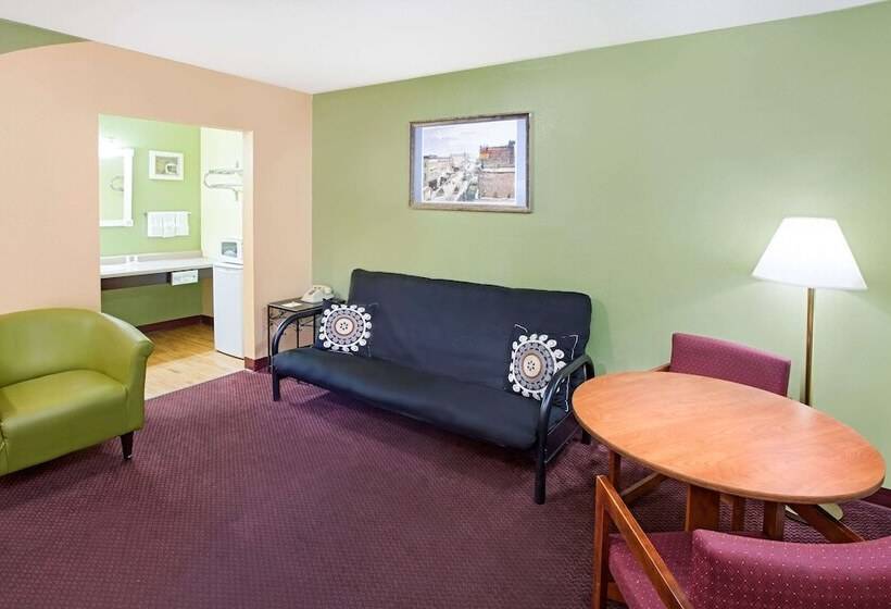Suite, Days Inn & Suites By Wyndham Terre Haute