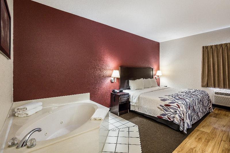带大床的豪华间, Red Roof Inn St Louis  Troy, Il