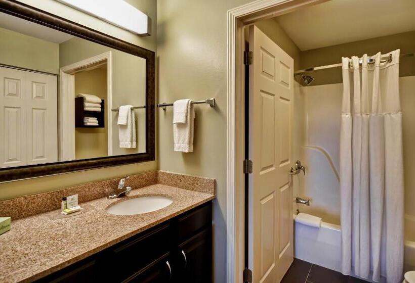 Люкс 2 Спальни, Staybridge Suites Madison   East, An Ihg