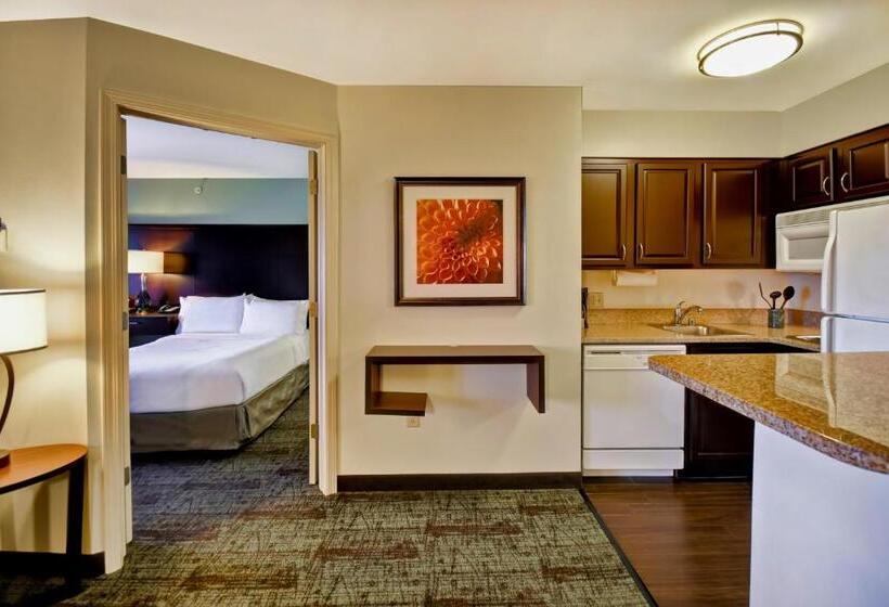 Люкс, Staybridge Suites Madison   East, An Ihg