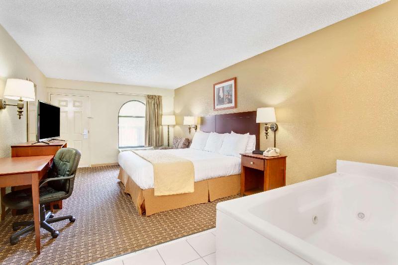 Номер Superior Адаптированный для Инвалидов, Microtel Inn & Suites By Wyndham Seneca Falls