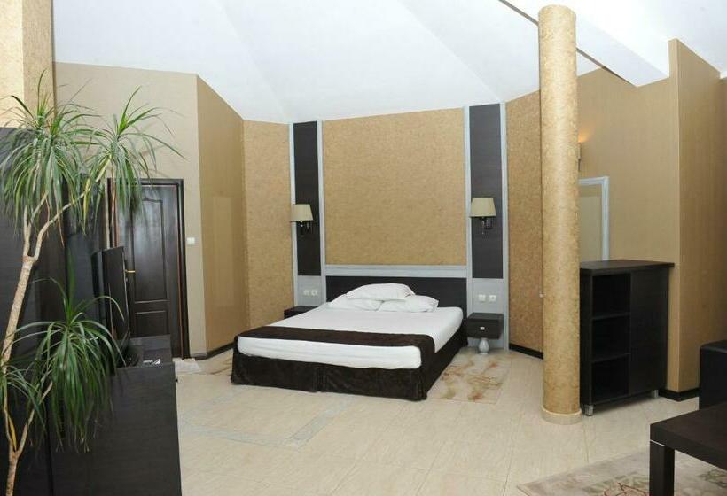 디럭스 스위트, Family Hotel Edia Sandanski