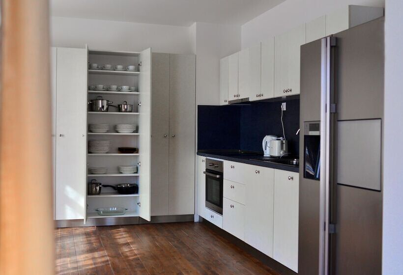 Дом 4 Спальни, Katerina Guest House