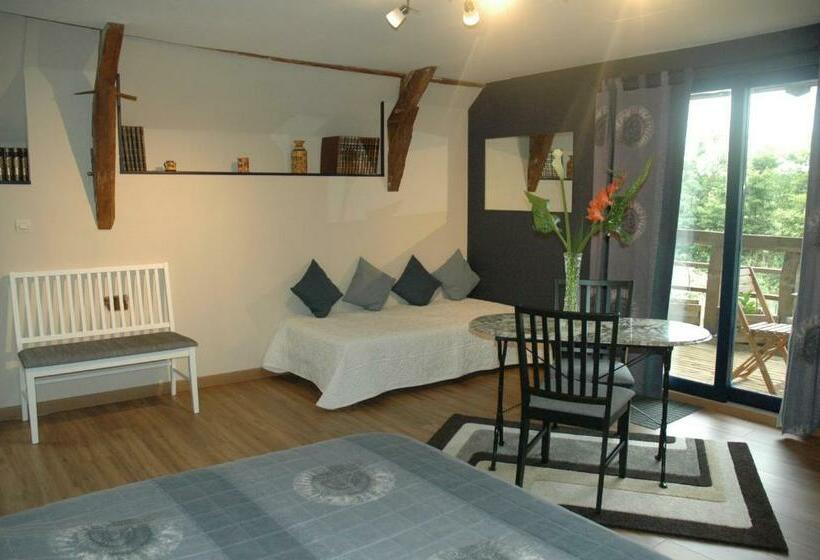 Номер Стандарт с Балконом, Chambre D Hote La Bouliere