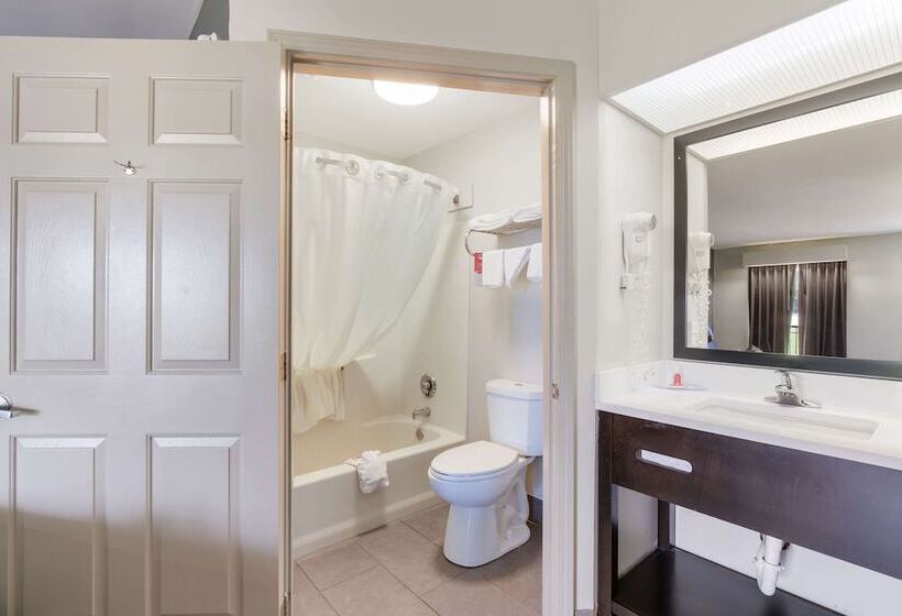 带2个双人床的标准工作室, Econo Lodge