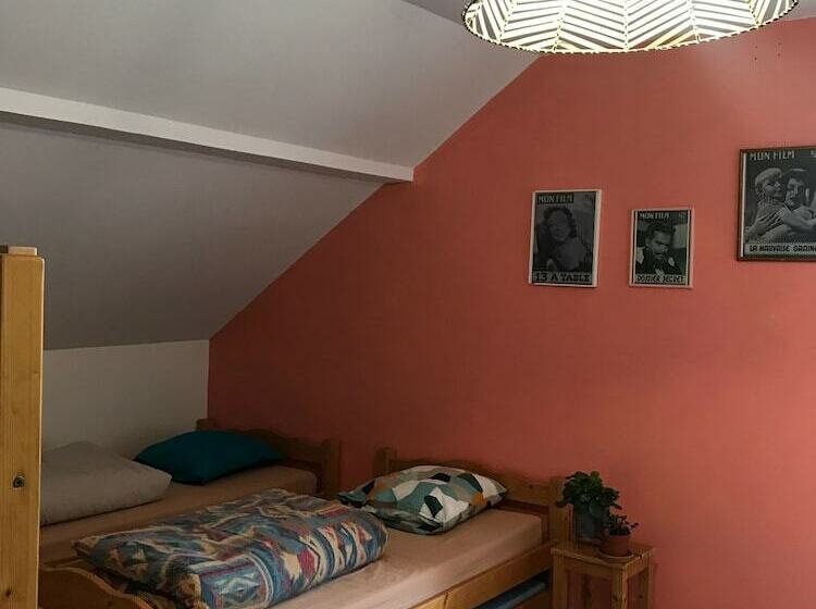 Кровать в Многоместном Номере с Общей Ванной, Gîte Le Chantelouve