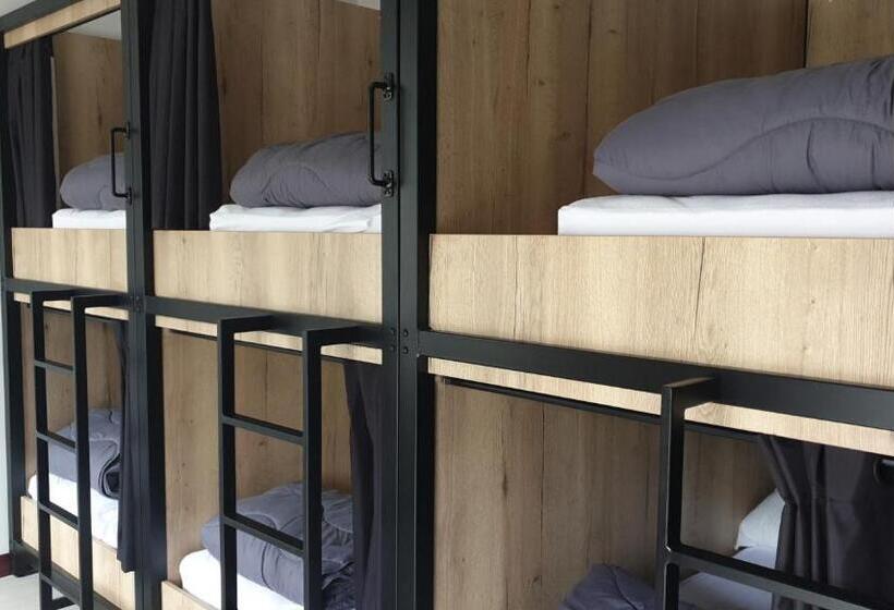 Кровать в Общей Комнате, Hostel Les Terrasses Du Roc