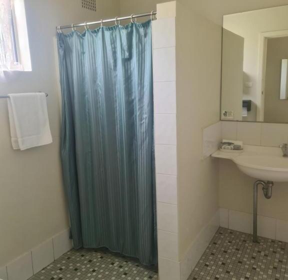 Семейный Номер, Valley View Motel