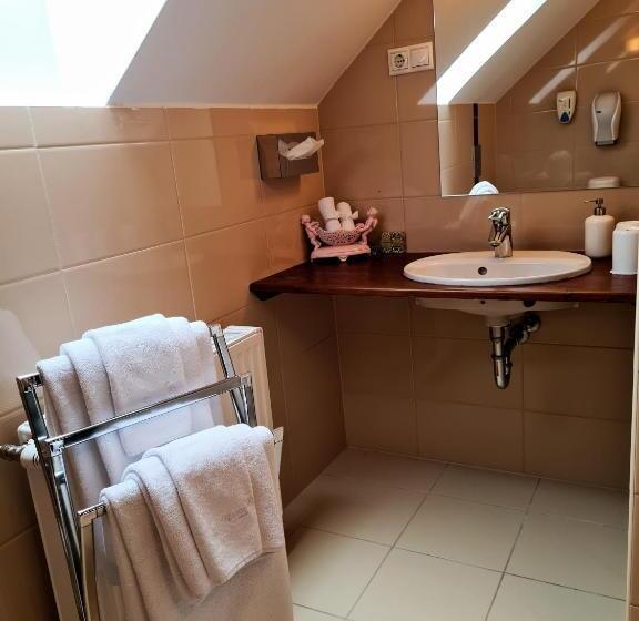 Апартаменты 1 Спальня, Kosbor Panzió