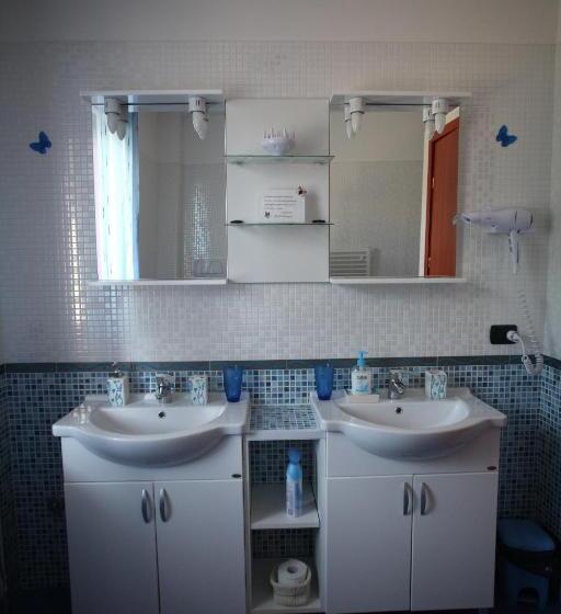 Трехместный Номер Стандарт с Балконом, B&b Mariposa