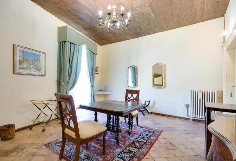 Люкс Повышенной Комфортности, Castello Di Caccuri Suites