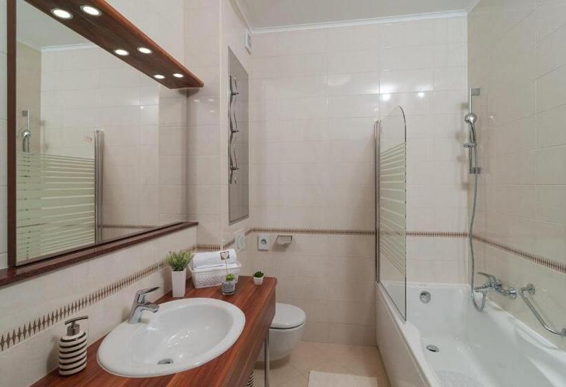 חדר דלוקס עם מרפסת, Luxury Rooms Near The Beach2