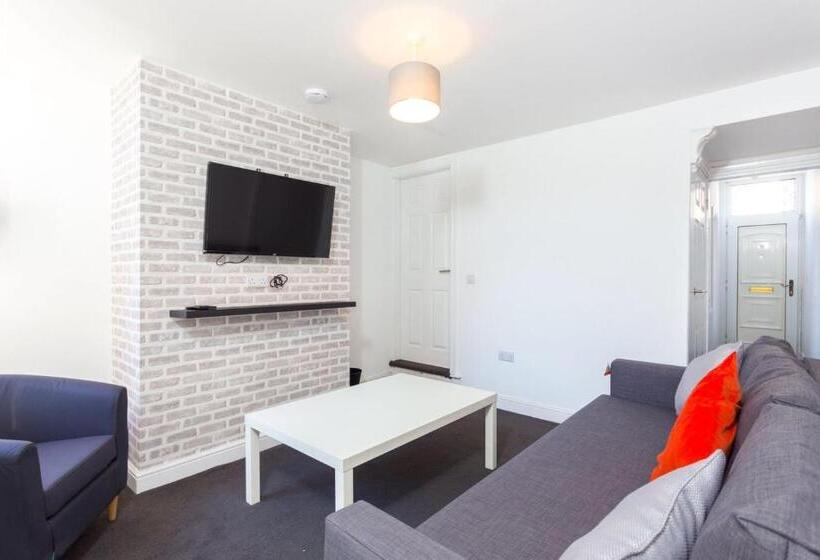 Дом 1 Спальня, Townhouse @ 76 Clare Street Stoke