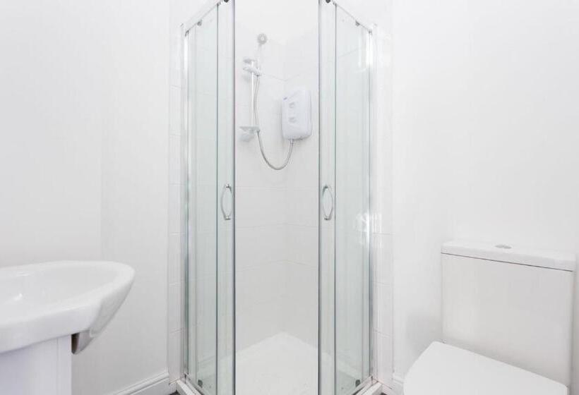 Дом 1 Спальня, Townhouse @ 76 Clare Street Stoke