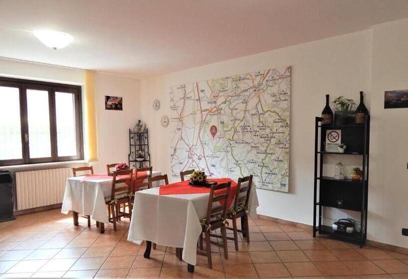 스탠다드 룸 킹사이즈 침대, Amo' Le Langhe