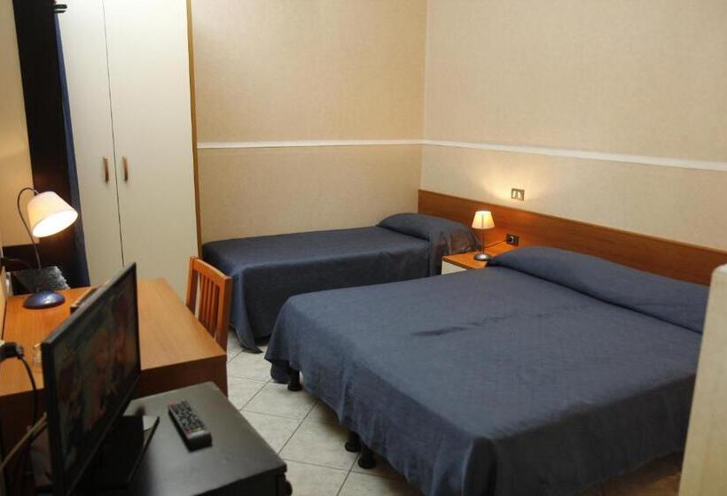 غرفة أساسية ثلاثية, B&b Marina