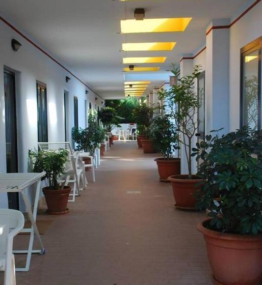 غرفة أساسية ثلاثية, B&b Marina