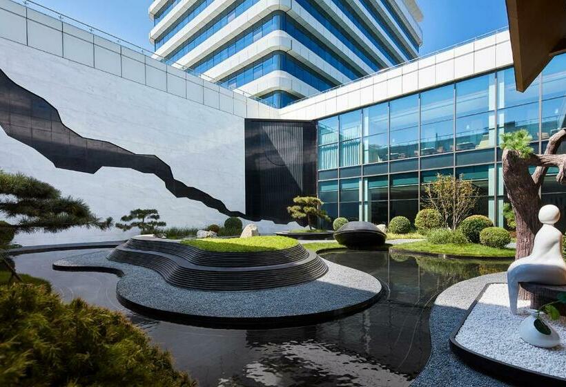 Номер Deluxe Кровать Кинг Вид на Город, Courtyard By Marriott Qinhuangdao West