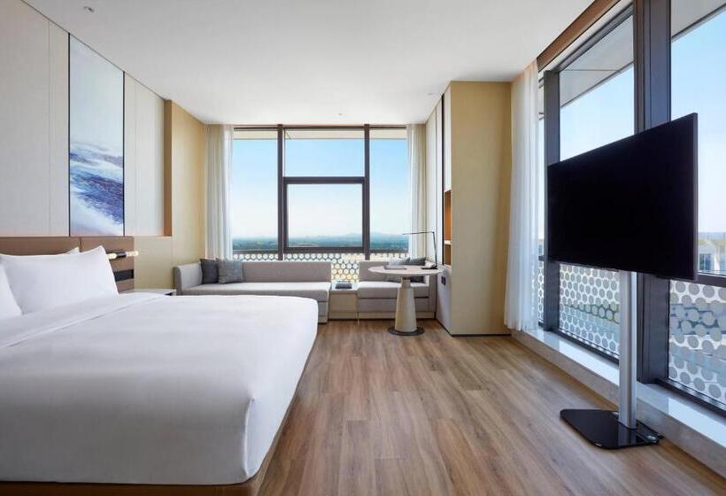 Номер Deluxe Кровать Кинг Вид на Город, Courtyard By Marriott Qinhuangdao West