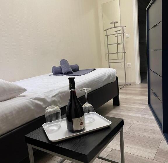 标准单人间, Végvári Hotel Eger
