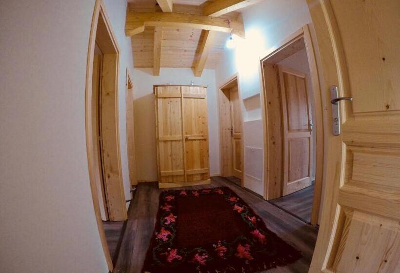 اتاق سوپریور, Bujtina Polia