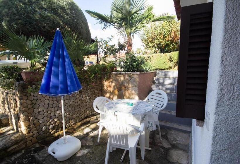 إستوديو قياسى سرير كينج, Villa Maria
