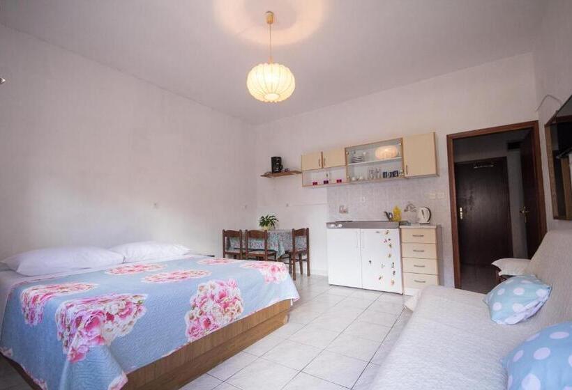 إستوديو قياسى سرير كينج, Villa Maria