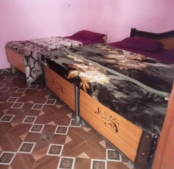 Quarto Quádruplo Estandar, New Basera Hotel Sitapur