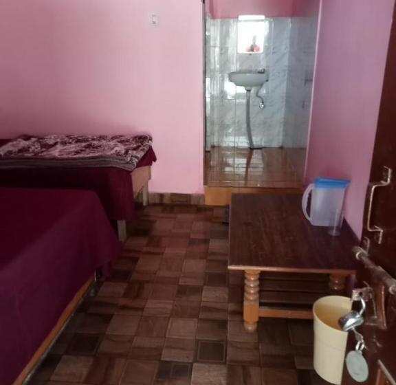 Quarto Quádruplo Estandar, New Basera Hotel Sitapur
