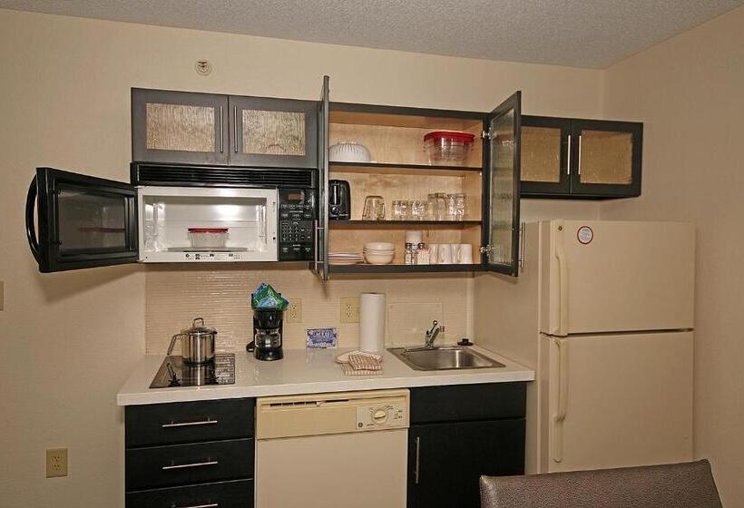 Студия Стандарт, Candlewood Suites Newport News Yorktown, An Ihg