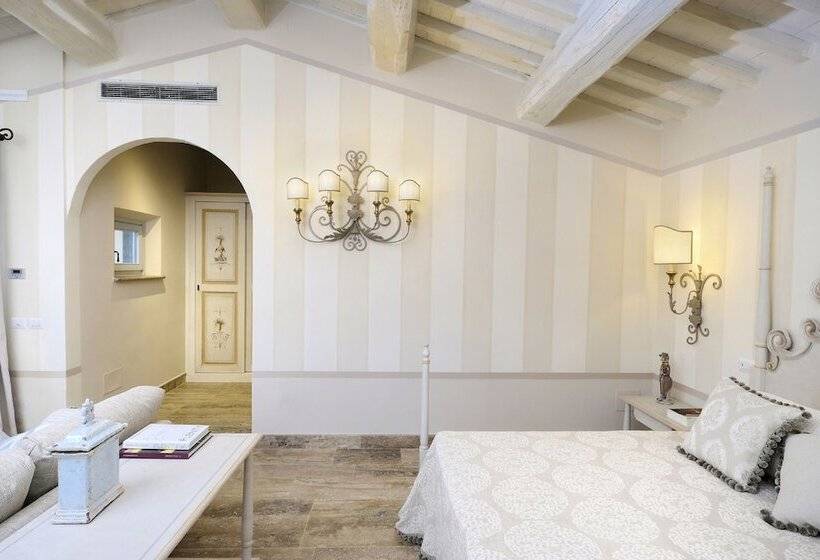 Полулюкс, Il Falconiere Relais & Spa