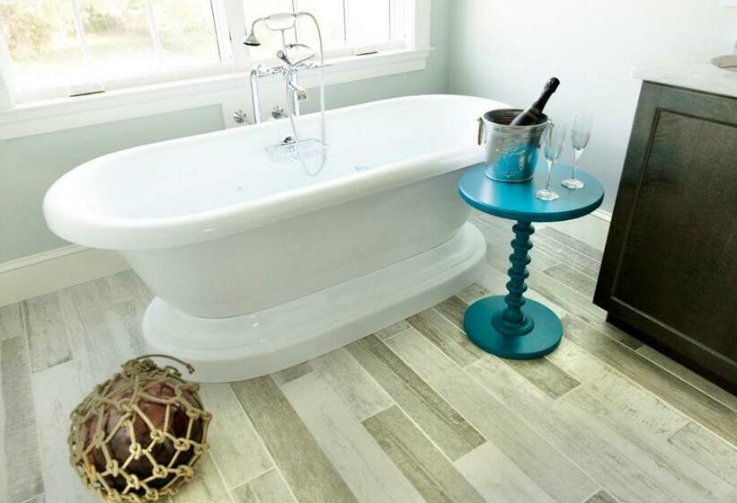 Family Suite, Inn At Haven Harbour
