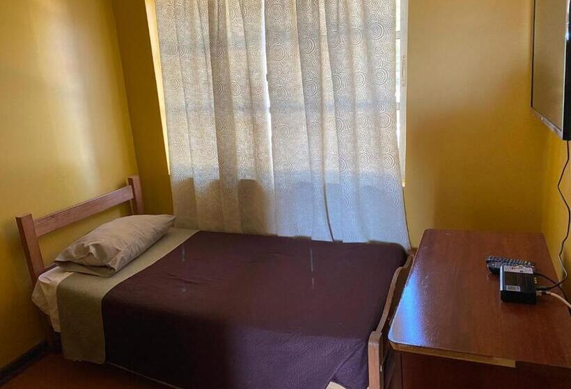 اتاق استاندارد سه نفره, Hostal Radal Molina