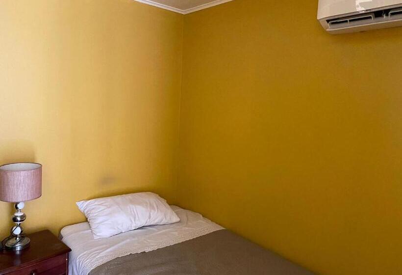 اتاق استاندارد یک نفره, Hostal Radal Molina