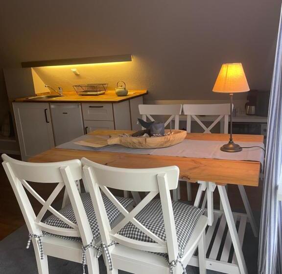침실 1개 발코니 아파트, Friesen Lodge Apartments