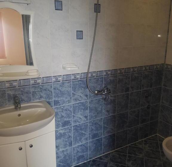 Номер Стандарт Трехместный, Guest House Chala