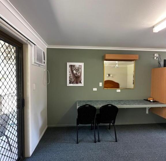 Семейный Номер, Murgon Motor Inn