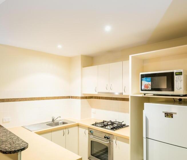 2 Bedrooms Apartment Lake View, The Brighton Apartments