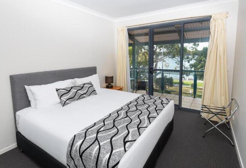 2 Bedrooms Apartment Lake View, The Brighton Apartments
