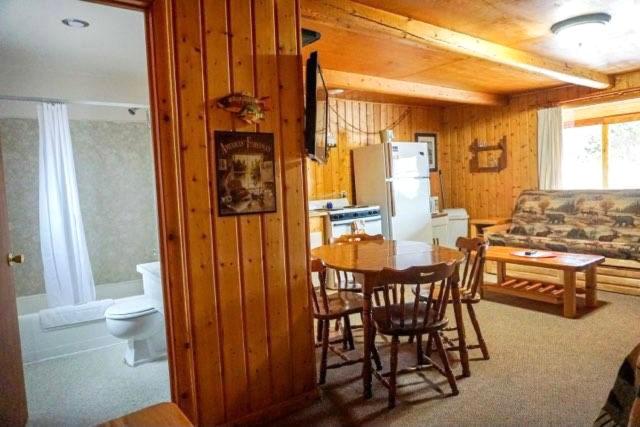 Семейный Номер, Sportsman Lodge Melrose Mt