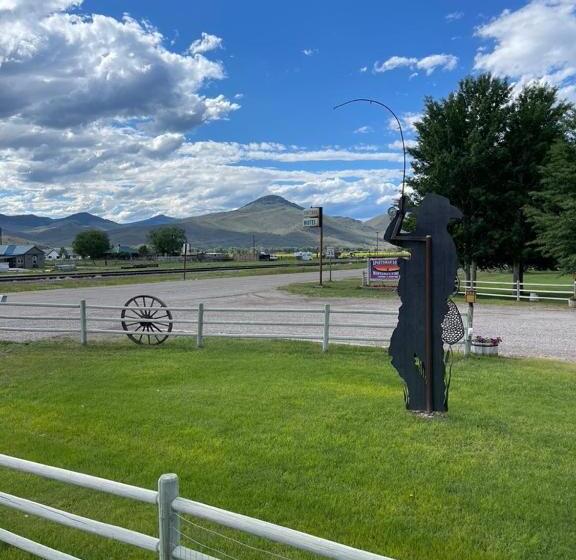 Бунгало Стандарт, Sportsman Lodge Melrose Mt